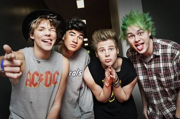 Песня seconds of summer. 5 Seconds of Summer солист. 5 Seconds of Summer 2021. 5 Seconds of Summer 2022. 5 Seconds of Summer солист 2022.