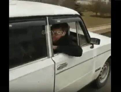Машина не едет задом