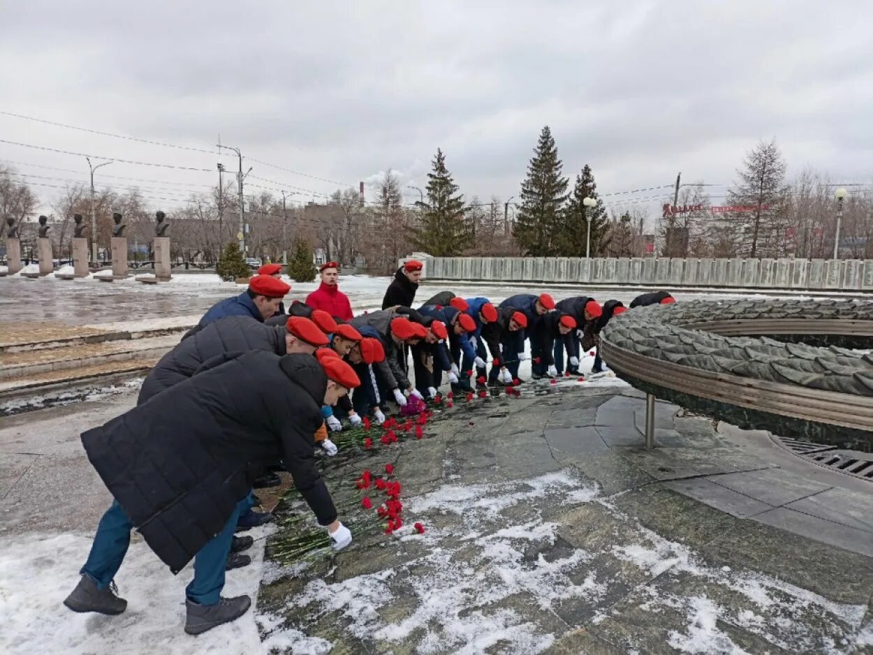 Волонтеры орск. Добровольцы Орск. Добровольцы из Орска. Орск люди.