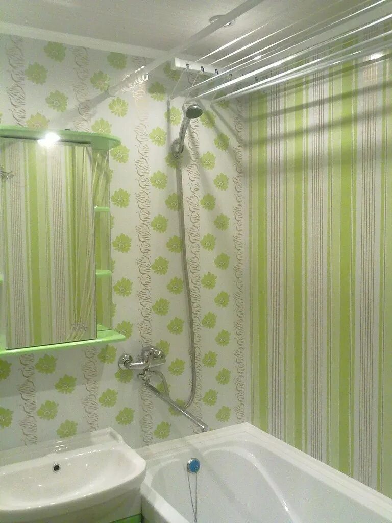 Ванная комната панелями ПВХ. Отделка ванной панелями ПВХ. Пластиковая панель для ванны. Отделка ванной комнаты пластиком. Комнаты из пвх панелей