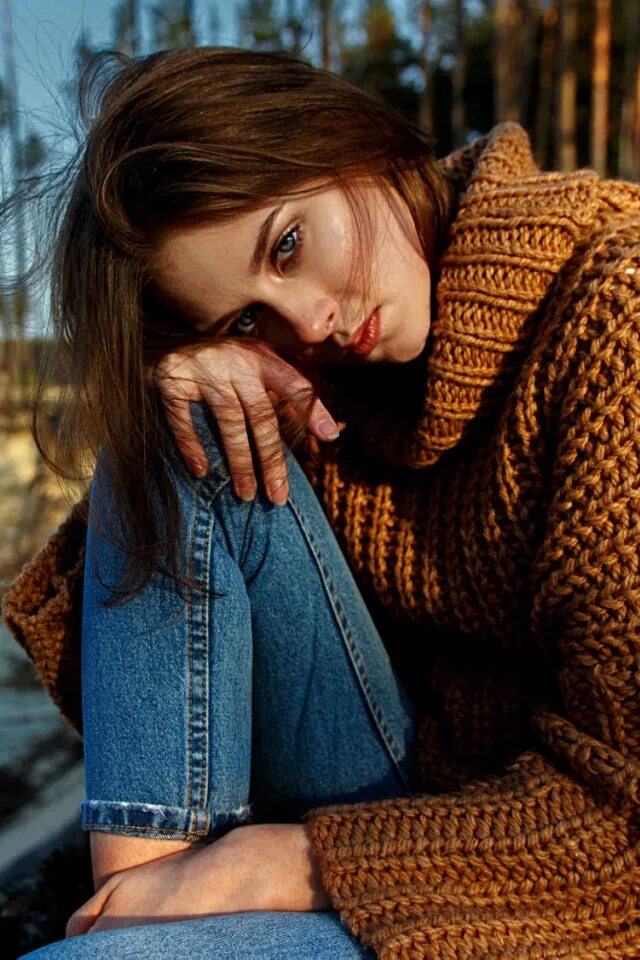 Светлая девушка. Загадочная брюнетка. Красивые нежные девушки. Хрупкая девушка какая. Фотосессия в нежном стиле.