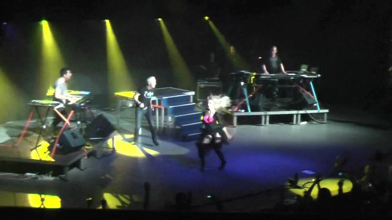 Сцена в пирамиде казань. Пирамида казань концертный зал. Крк пирамида амфитеатр. Ваенга казань пирамида. Концерт к столетию джаза долина.