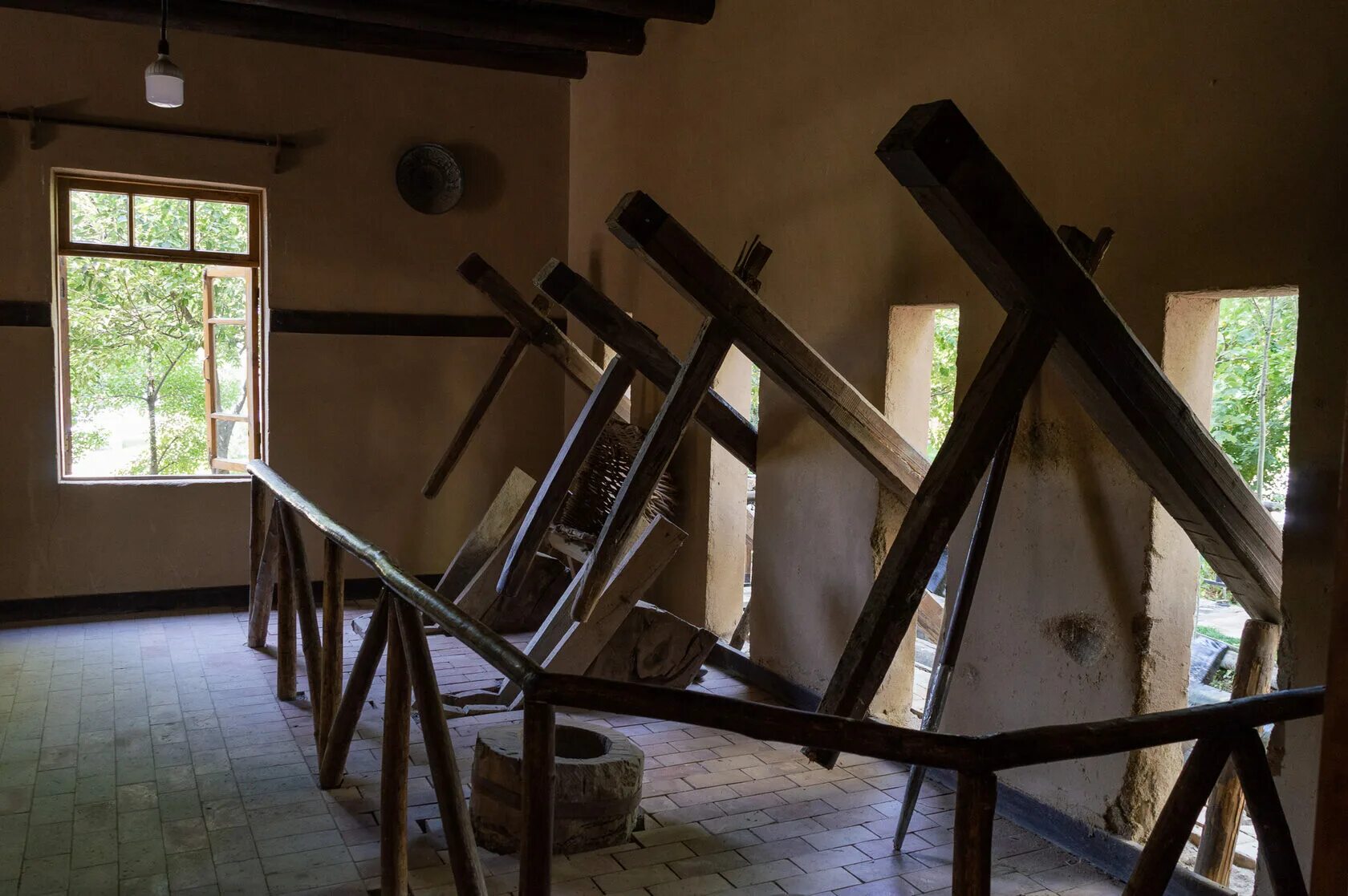 Фабрика шелковых ковров в самарканде. Фабрика ковров в самарканде. Шелковых ковров «худжум» в самарканде. Ковровая фабрика самарканд. Ковровая фабрика худжум в самарканде.