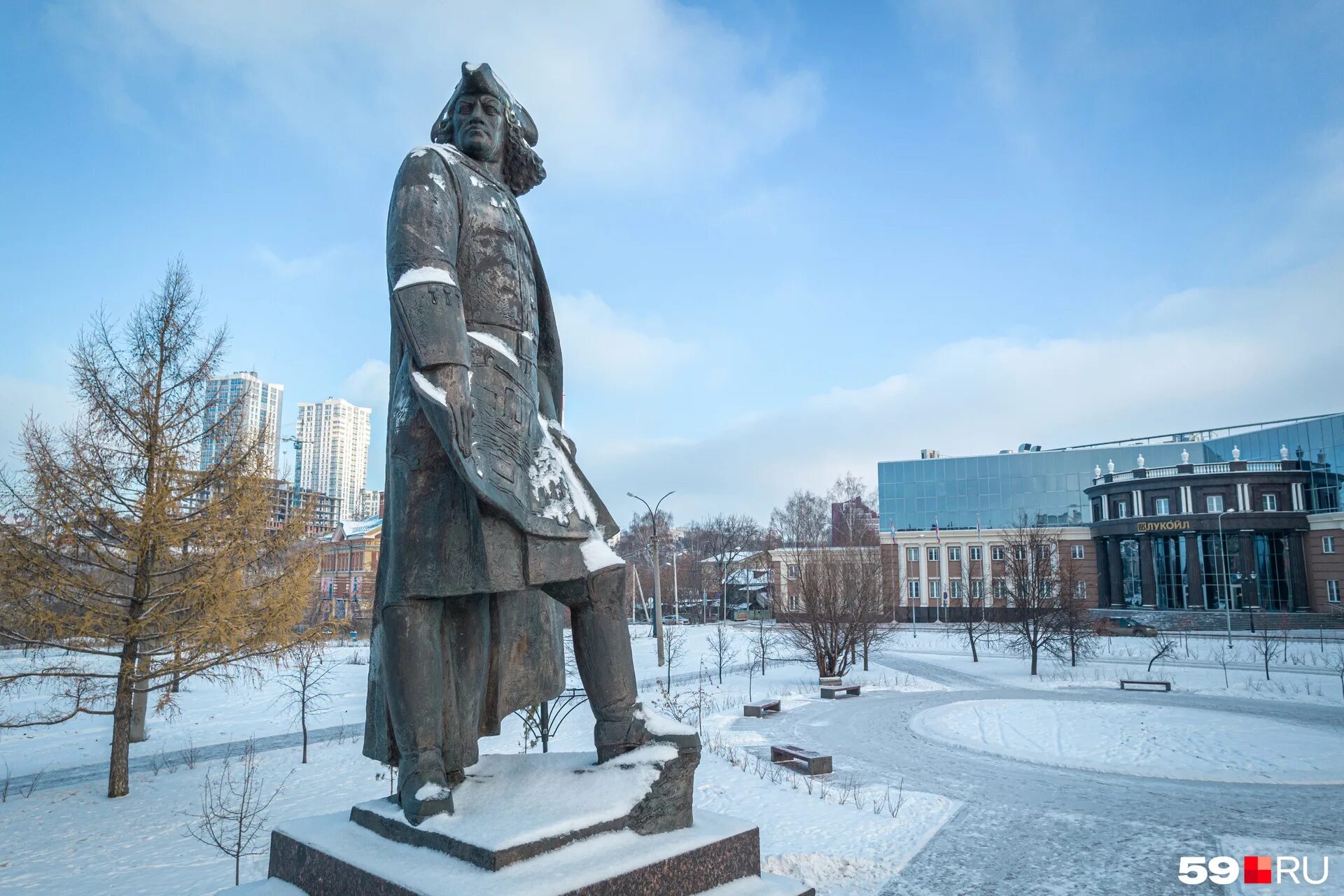 Татищев пермь. Памятник василию татищеву в перми. памятник татищева тольятти. сквер татищева пермь.