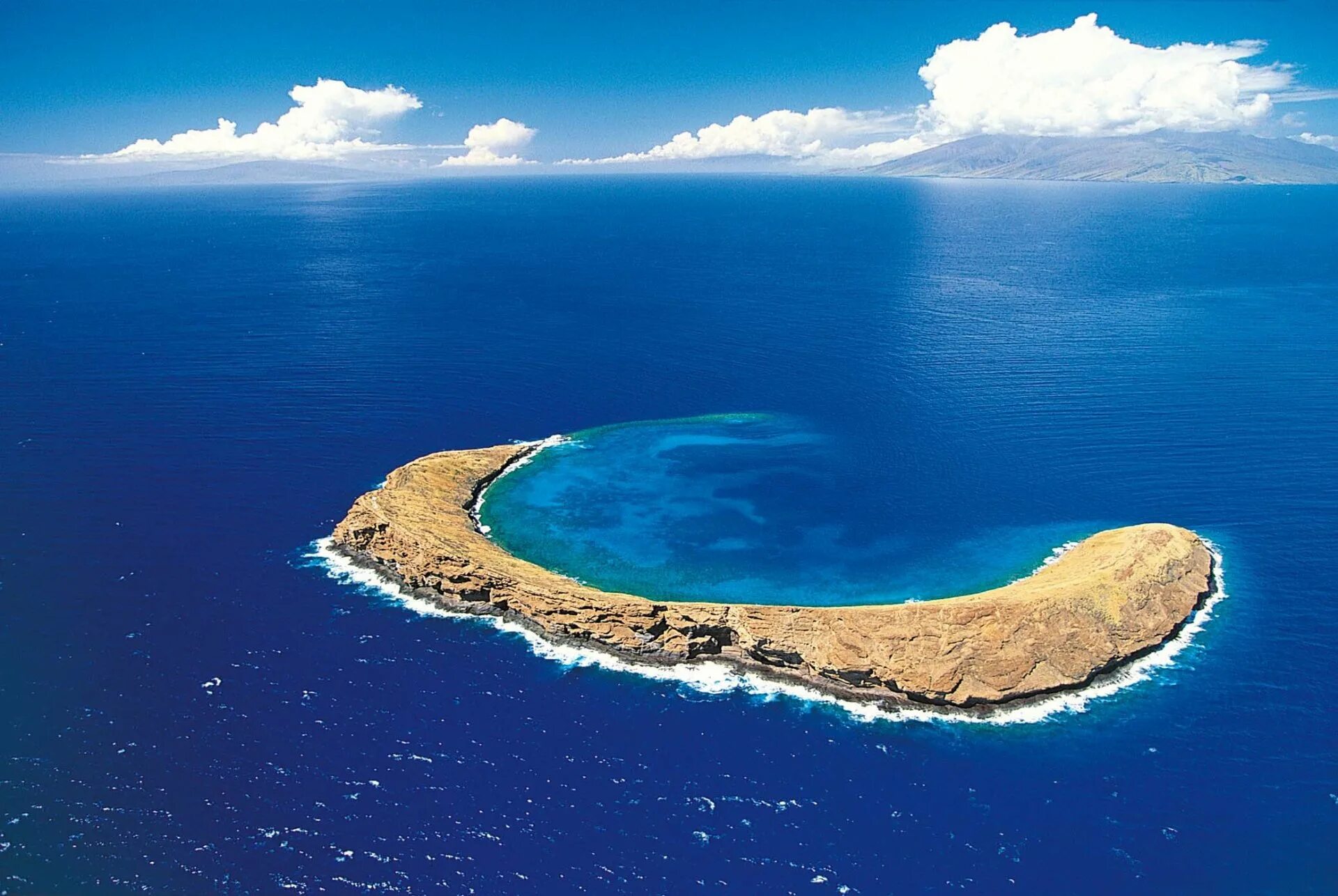 Сами больше море в мире. Молокини Гавайи. Кратер Молокини, Гавайи. Атолл Молокини, Гавайи. Атолл Рокас Бразилия.