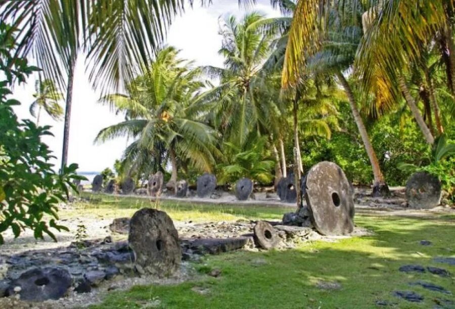 Каменные деньги острова яп. Палау, микронезия и маршалловы острова. Остров яп. Каменные еньги остров яп. Микронезия острова нан мадол.