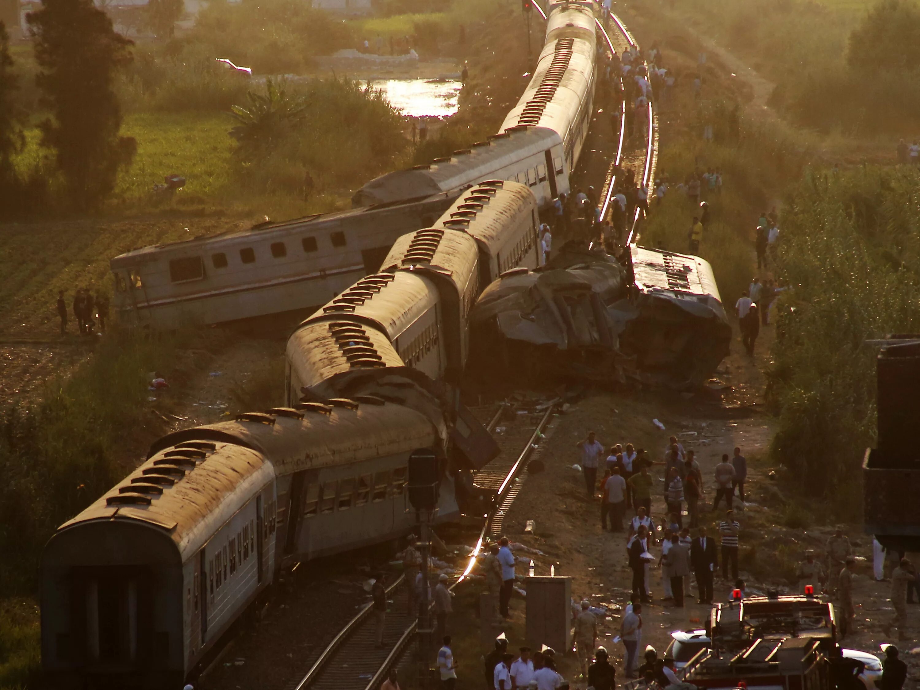Жертвы железнодорожных катастроф. Катастрофа поезда в испании 2013. Train crash. Столкновение поездов в бад-айблинге. Train crash.