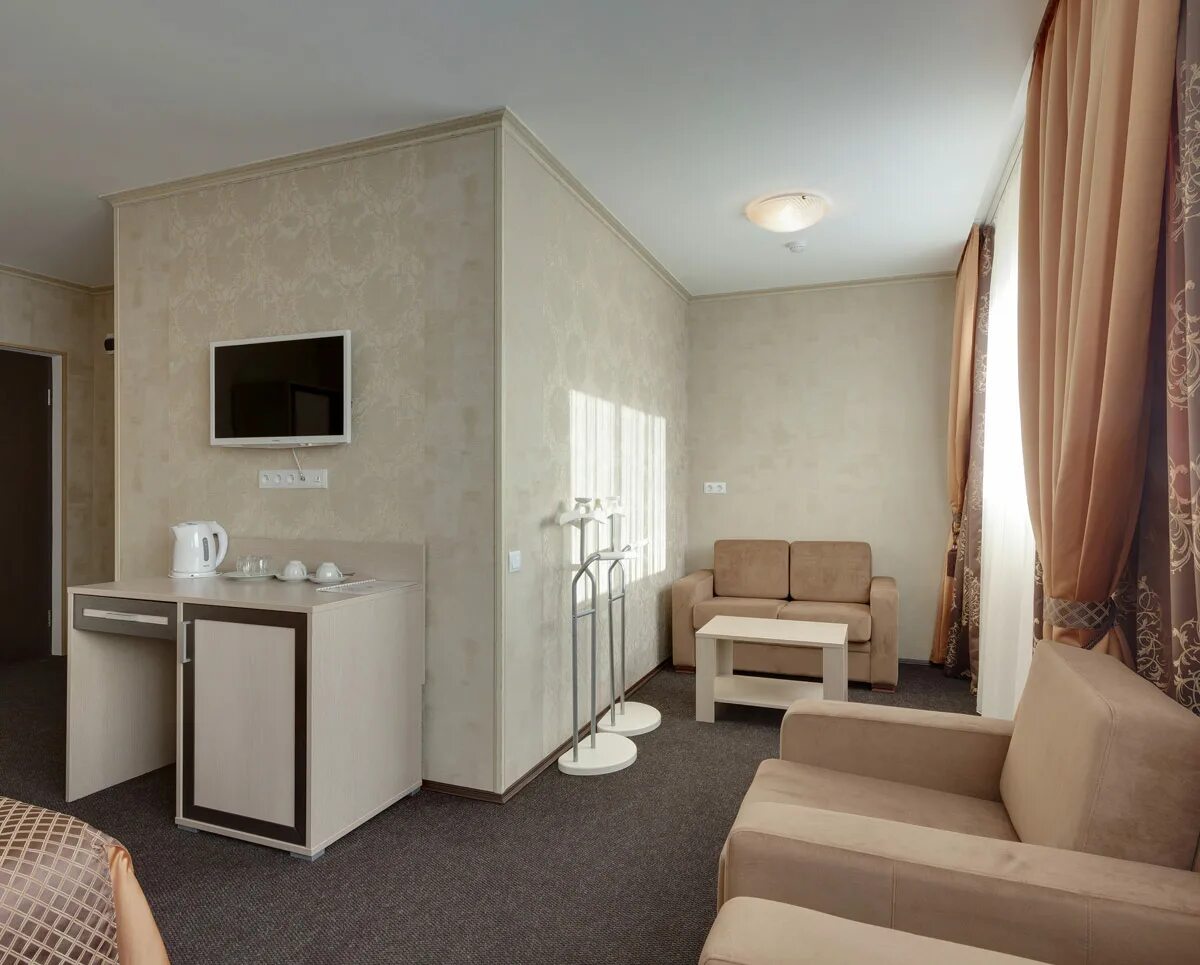 Наш отель санкт-петербург васильевский остров. Анапа гостиничный дом светлана. Однокомнатный номер в отеле. Номер студия в гостинице. Номер студия в гостинице.