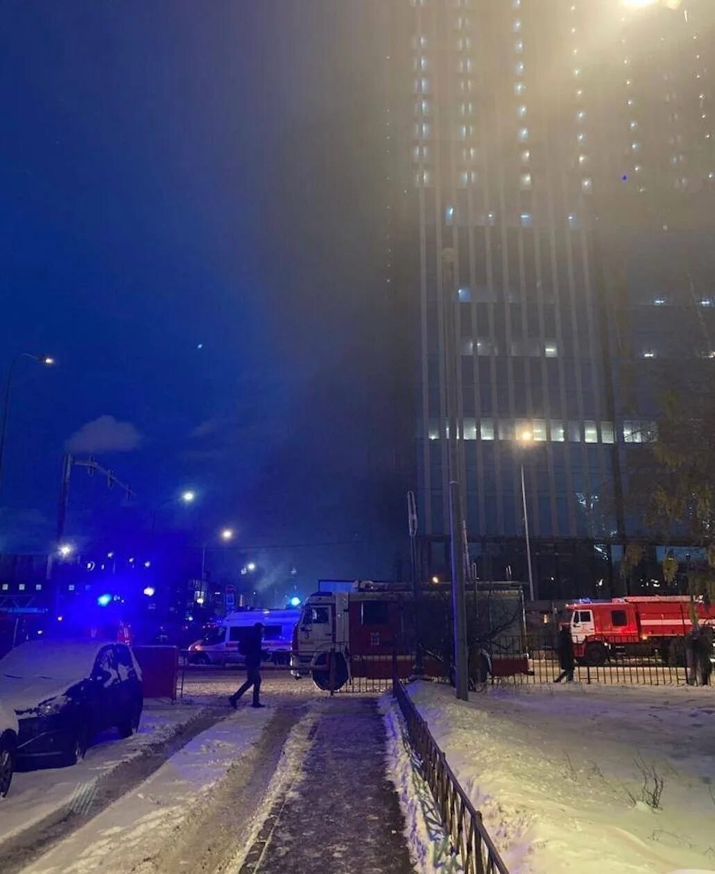В москве горит центр цифровизации. Пожар в москоу сити. москва сити пожар 2025. горит башня москва сити. пожар в москва сити 2025.