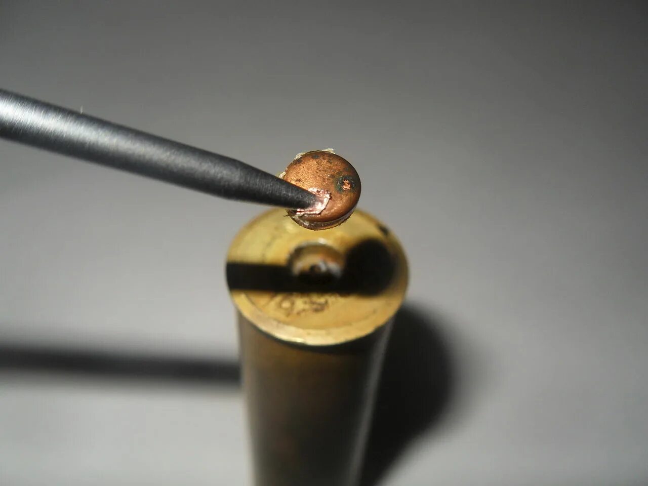 Mi band 6 disassembly. Вытащить клеща от хлеба. Капсюль бердан. Как достать слот с симкой застрял. Гвозди в капсулах линекса.