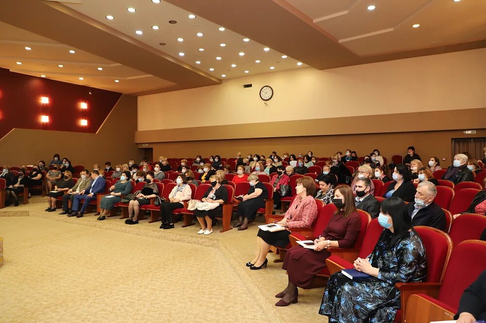 Руководителем образования назначили. Сергей кравцов министр образования. Начальник управления образования вощинская. Руководителем образования назначили. Руководителем образования назначили.