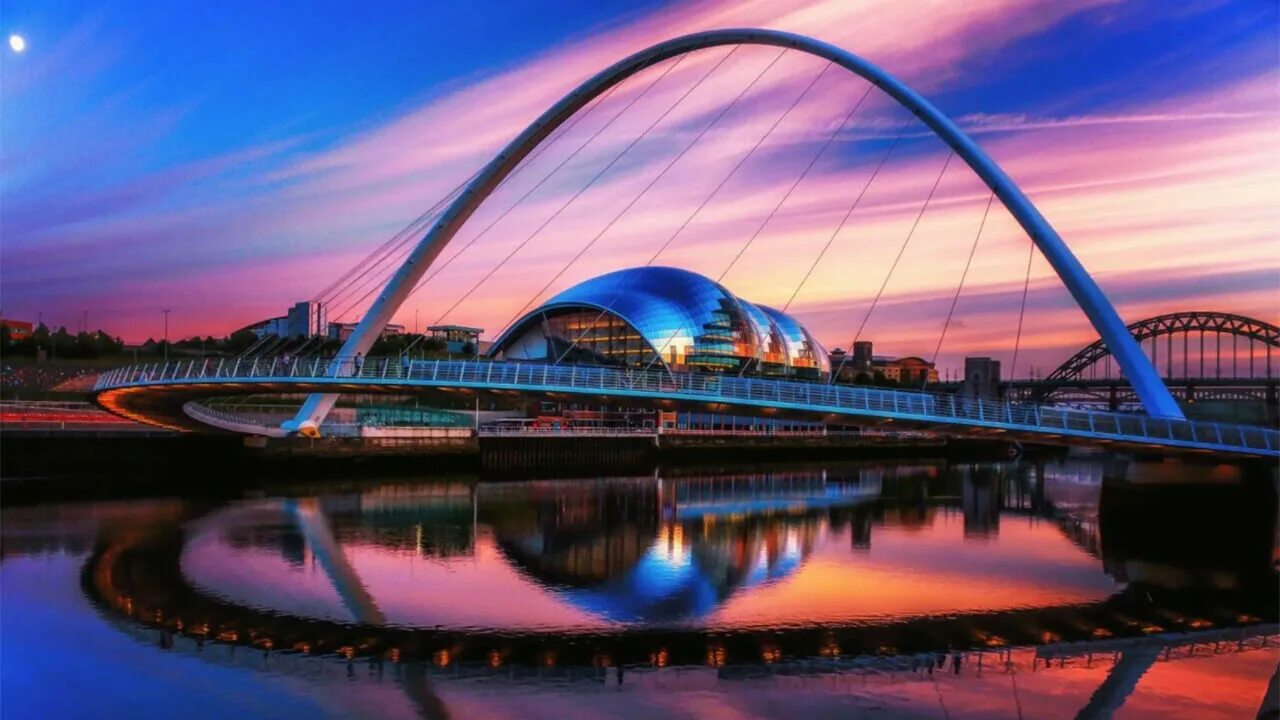Bridge round. Мост миллениум лондон гейтсхед. мост тысячелетия (gateshead millennium bridge). мост миллениум, гейтсхед, 2001.