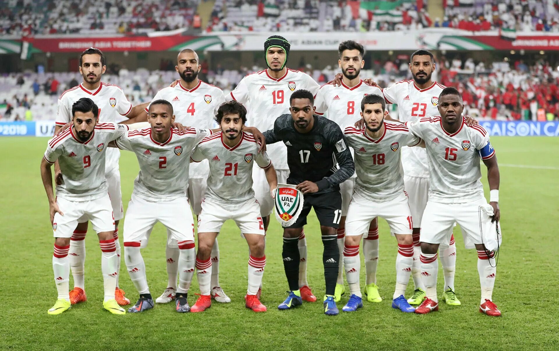 Кубок оаэ. Футбольная команда оаэ. Чемпионат оаэ по футболу. Сборная эмиратов по футболу. Оаэ футбол.