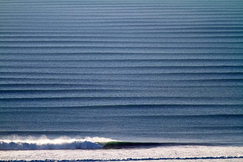 Волны свелл. Пляж пуэрто чикама. Красивые волны. Параллельные волны. Параллельные волны.