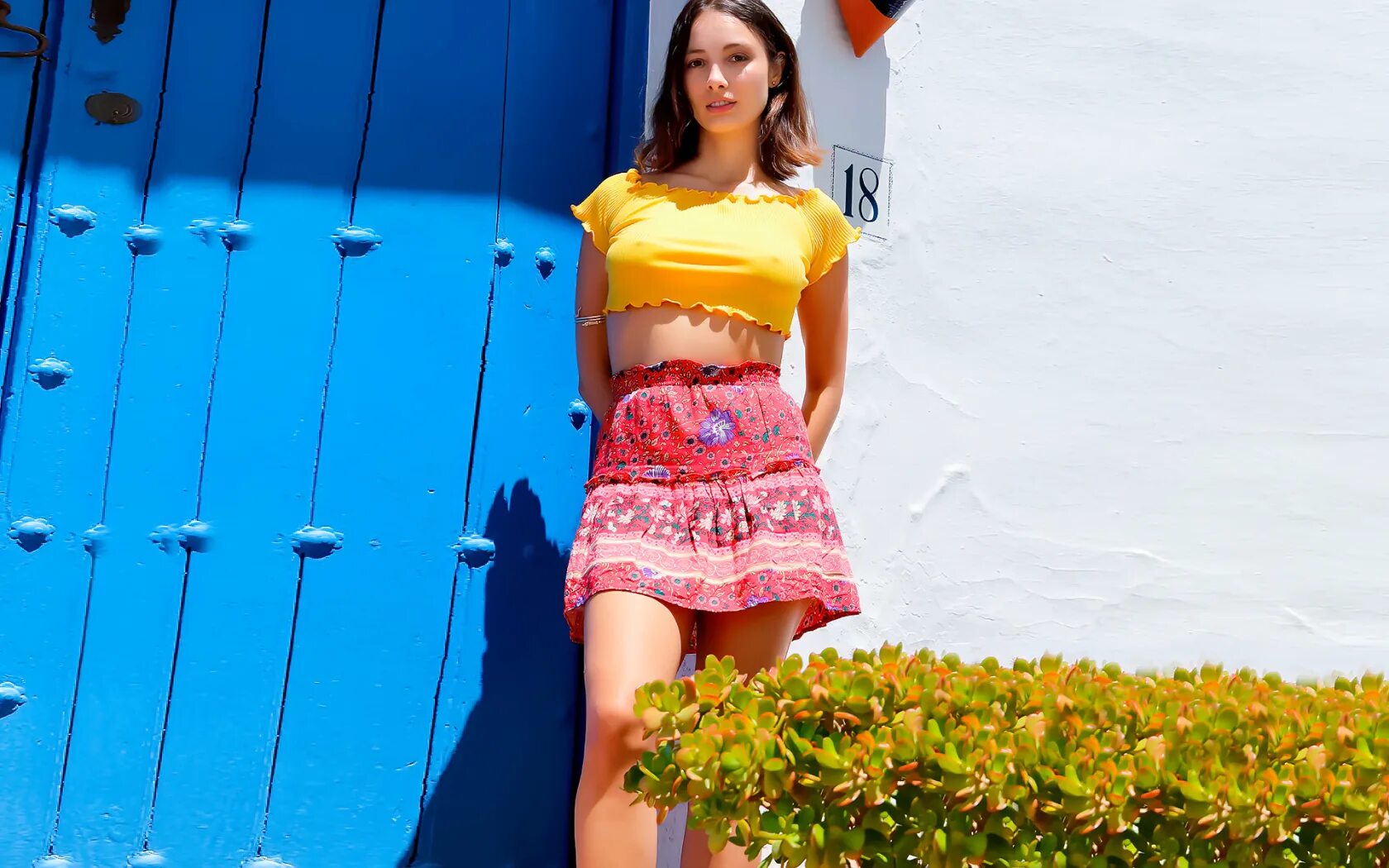 50 в юбках фото Wallpaper : Maksim Romanov, portrait, skirt, back, depth of field, women outdoor