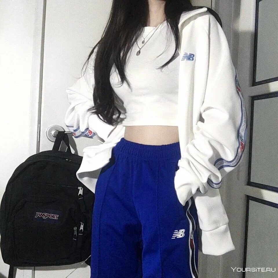Корейская спортивная одежда для девушек. Корейская одежда для девушек. Спортивный стиль кореянок. Корейские спортивные костюмы женские.