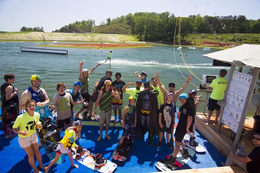 Вейкборд лебедка строгино. On the wake park. Вейк парк юнити. Строгино wake park. Ресторан вейк парк.