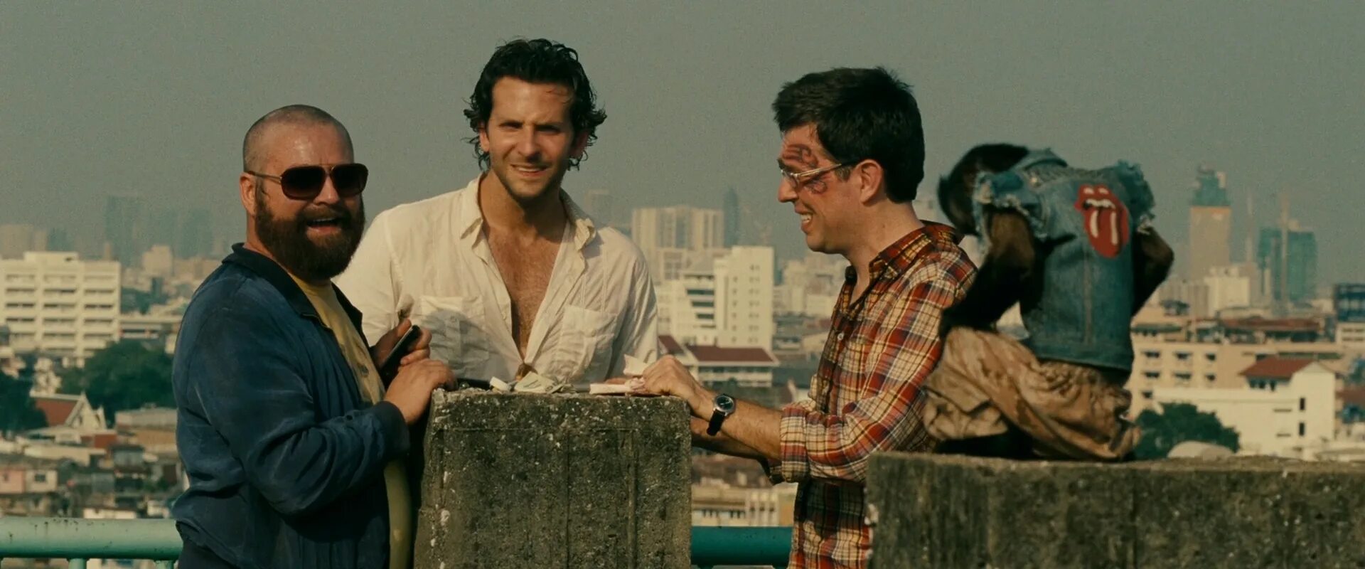 Мальчишник 2 из вегаса в бангкок кадры. Мальчишник в бангкоке. Мальчишник из вегаса вбанкок 2. Брэдли купер мальчишник в вегасе 2. Мальчишник в вегасе бангкок.