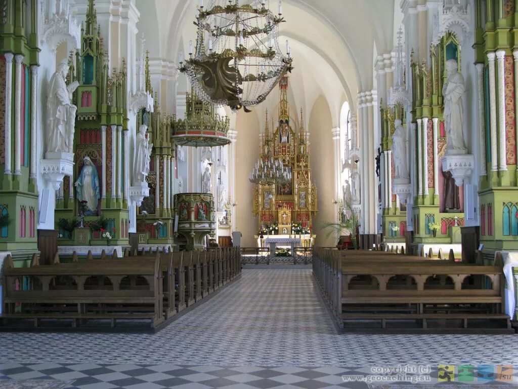 Костел внутри. Александровский костёл киров внутри. Католический костел самара внутри. Курск католический костел внутри. Костел католический храм.