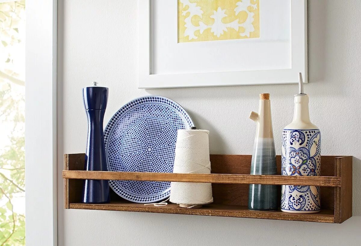 Открытые полочки для посуды. Полки на кухню своими руками. Деревянная полка на кухню. Полки на кухню своими руками. Полочки для кухни.