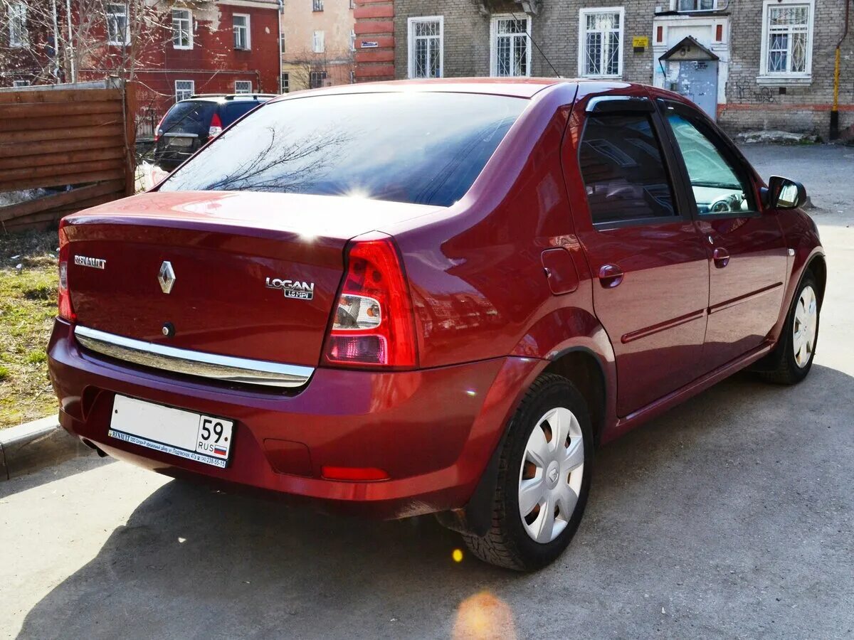 Купить логан с пробегом россия. Рено Логан Рестайлинг 2010. Renault Logan i Рестайлинг 2010. Логан седан 2010. Рено Логан 2010 седан.