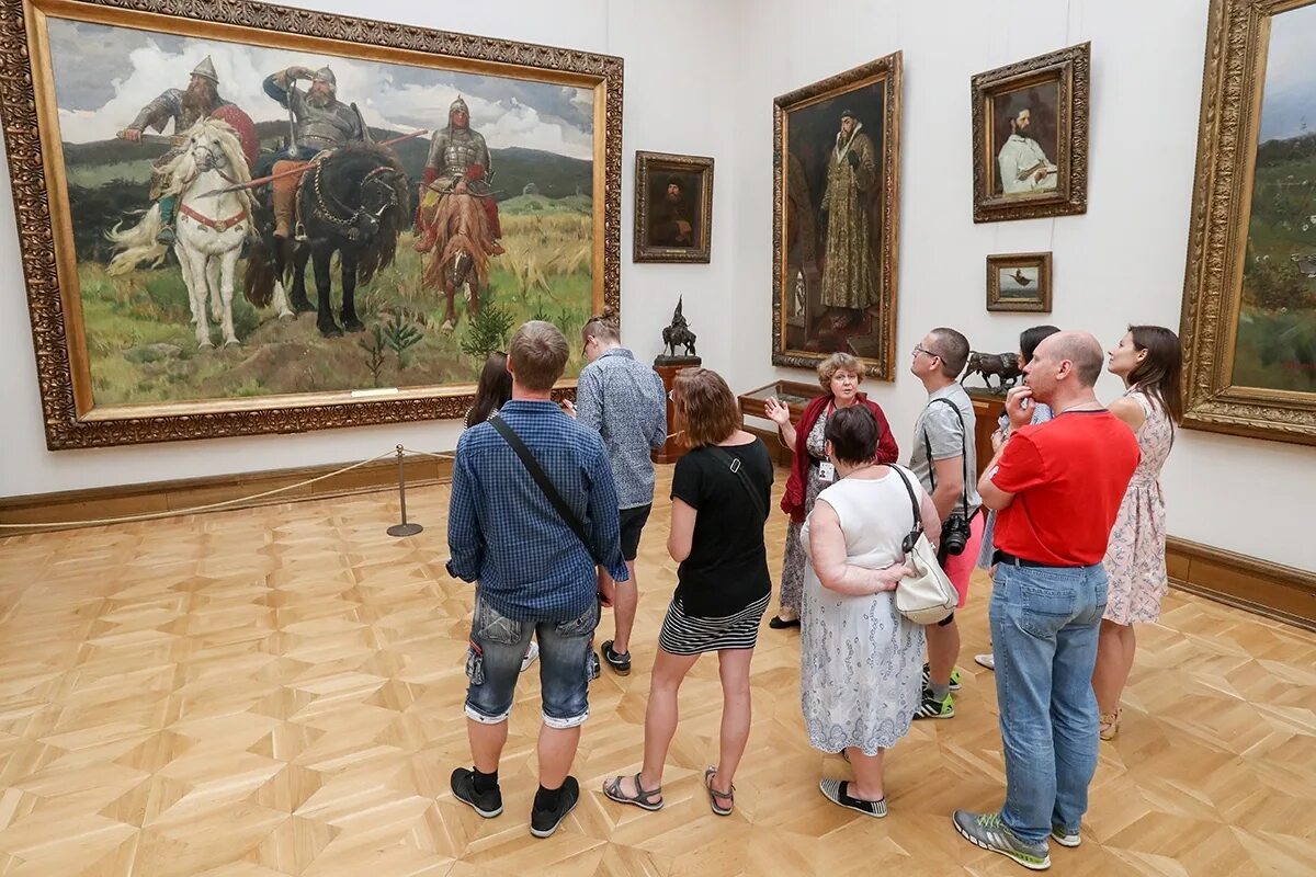 Картины в третьяков третьяковская галерея москве. 22 мая 1856 в москве основана третьяковская галерея. Музей третьяковых в голутвинском переулке. Третьяковская галерея в москве экспонаты. Третьяковская галерея крымский вал.