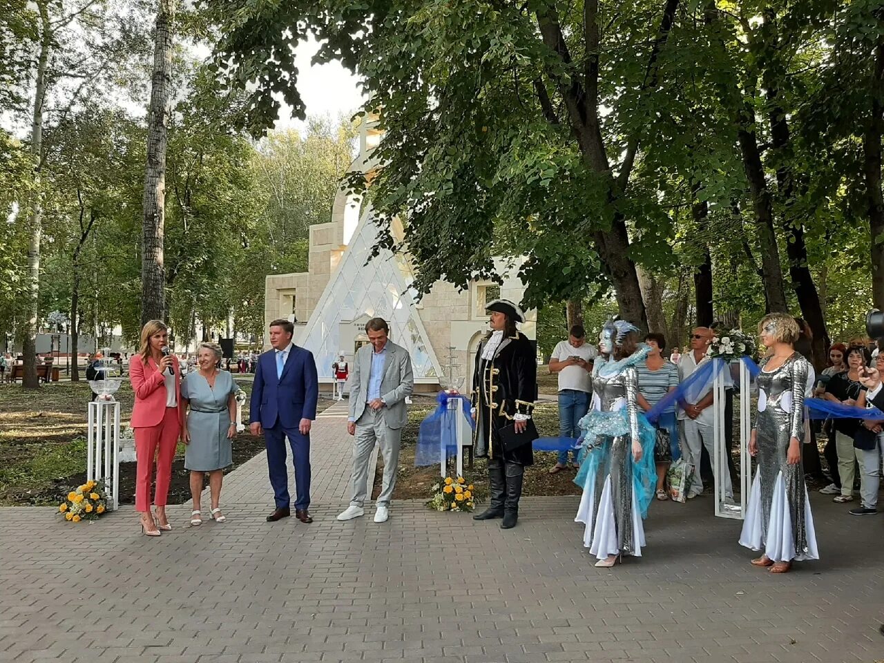 Бювет в Нижнем парке в Липецке. Нижний парк Липецк Минеральные воды. Липецкий курорт Минеральные воды бювет. Липецкий бювет в Нижнем парке в Липецке.