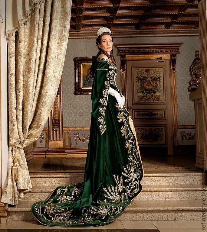Царские одежды 5 букв. Платье в старинном стиле. Красивые исторические платья. Королевские Наряды.