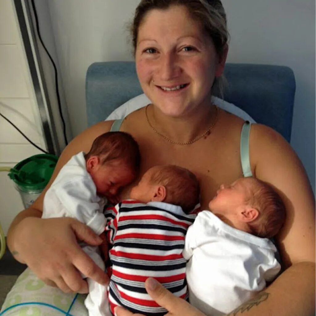 Малыш после эко. Дети от эко. Дети от эко. Двойняшки эко. Обычная женщина с детьми.