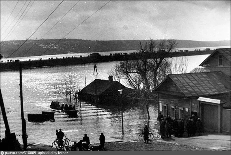 Подъем реки оки в калуге. Разлив Оки в Калуге 1970. Разлив Оки Калуга 1970 год. Разлив Оки в Калуге. Наводнение в Калуге 1970.