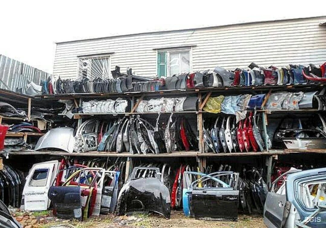 Помещение авторазборки. Авторазбор в гараже. Авторазборка иномарок. Склад авторазборки. Авторазбор иномарок ростов.