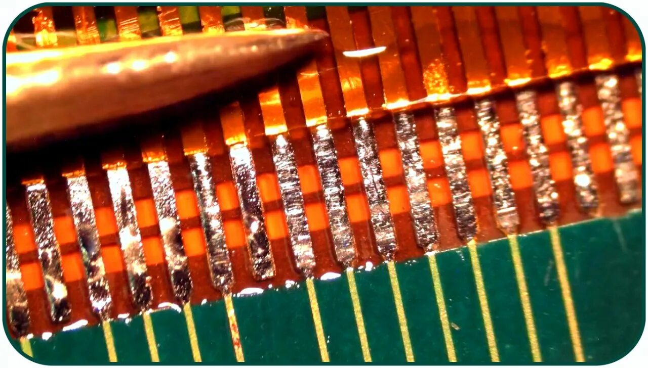 Как восстановить шлейф. Smd пайка шлейфа. пайка шлейфа дисплея. пайка гибкого шлейфа. повреждённый шлейф.