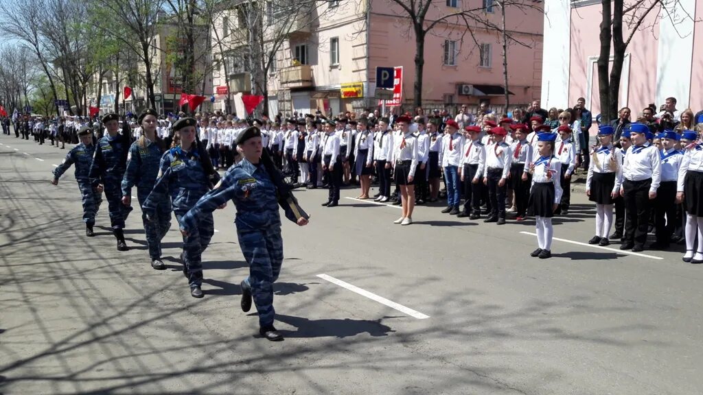 парад школьников