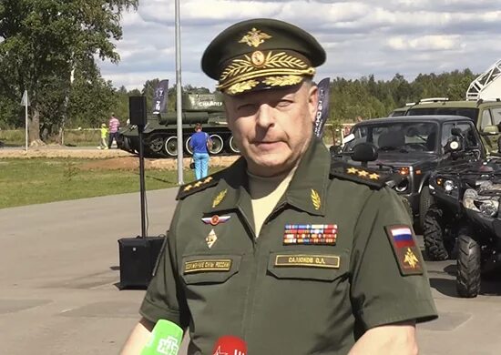 Генерал-майору Андрею Иванаеву вручен штандарт командующуго гвардейской общевойс