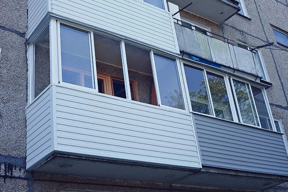 Балкон снаружи. Остекление балконов. Пластиковый балкон. Наружная отделка балкона.