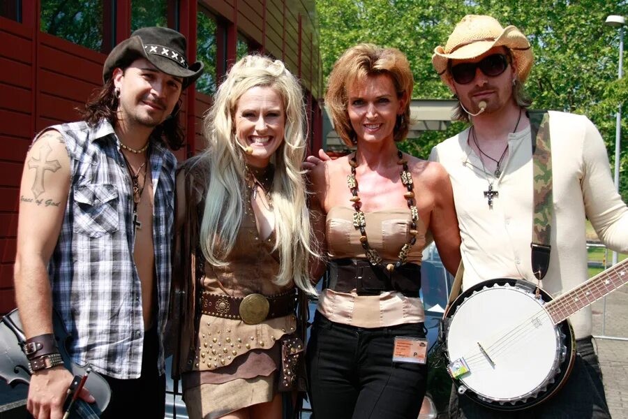 Реднекс холд ми фор. Группа реднекс. rednex. rednex вокалистка. группа rednex солист.