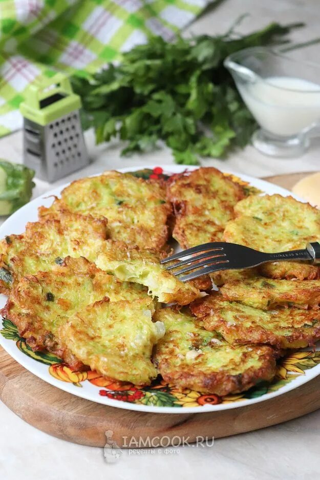 Оладьи из кабачков. Кабачковые драники. Кубетешка. Драники из кабачков вкусный рецепт. Драники из кабачков вкусный рецепт.