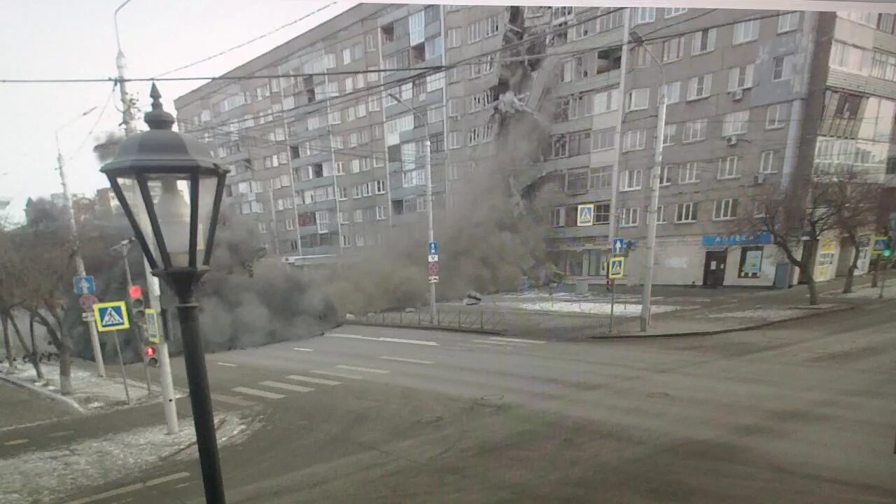 В каком городе упал. Метеорит в красноярске 2025. метеорит в красноярске 2025. красноярск упал метеорит. в челябинске упал метеорит 2025.