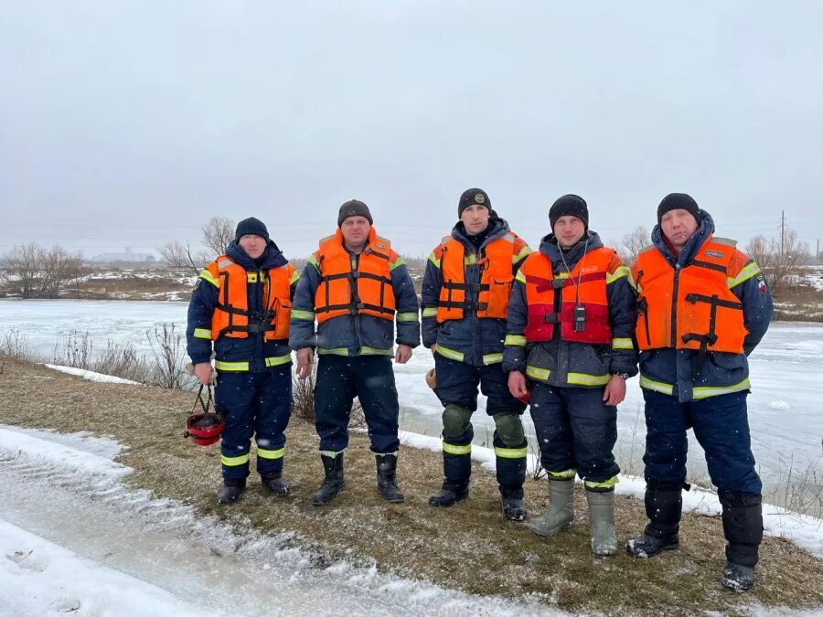 Работник водоснабжения. Половодье в Петровске Саратовская область. Паводок в Петровске Саратовской области 2023. Петровск паводок. Новотроицк паводок сегодня