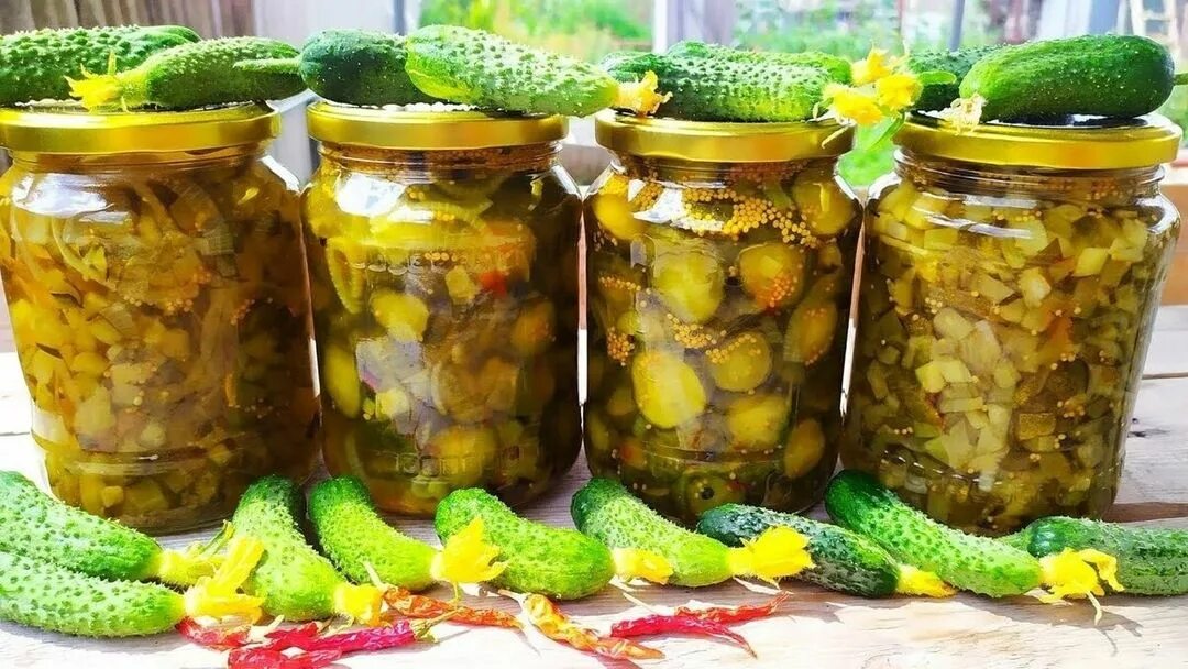 Пикули рецепт из огурцов. Огурчики пикули. огурцы корнишоны пикули. сэндвич огурцы пикули.