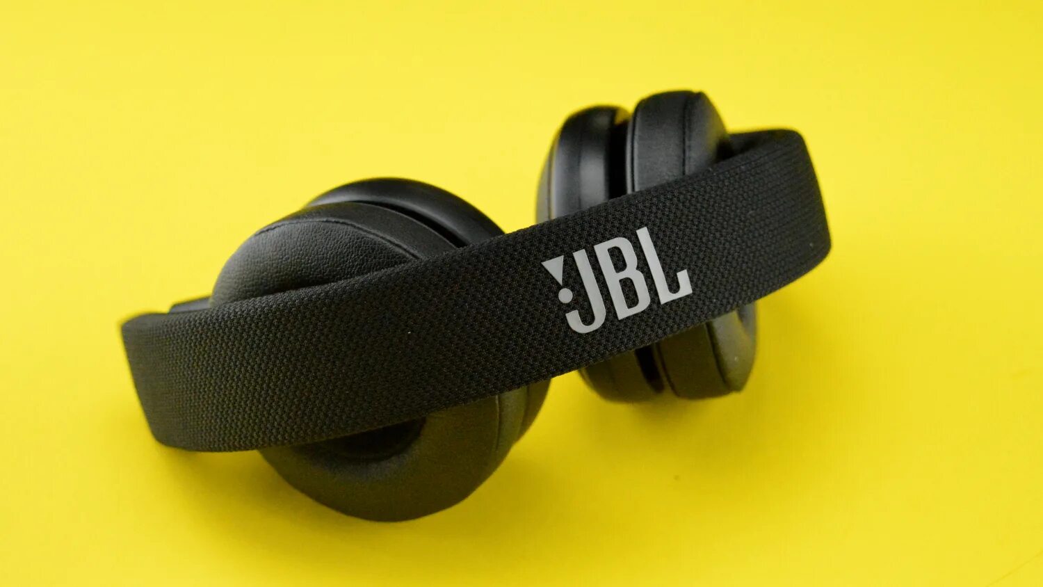 Как разобрать наушники jbl. Наушники JBL e35. Наушники JBL беспроводные e35. JBL беспроводные наушники затычки. ДЖБЛ наушники беспроводные спортивные ivo182.