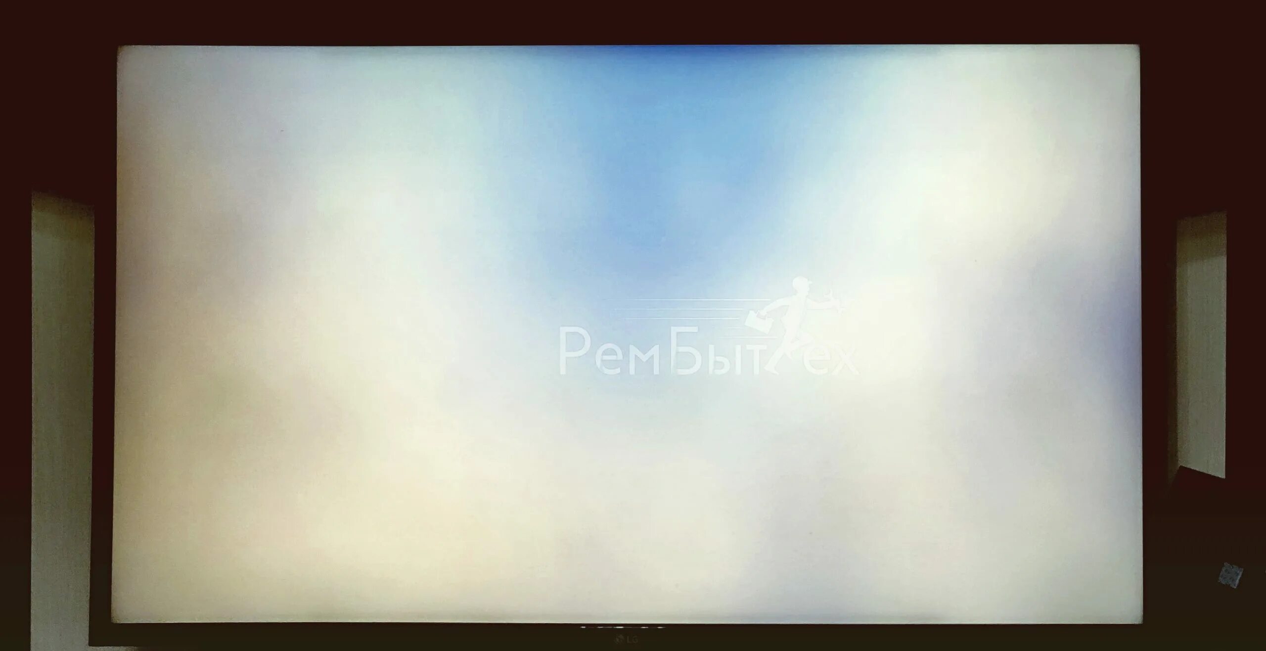 Тёмные пятна на экране телевизора LG. Тёмное пятно на экране ЖК телевизора самсунг. Тёмные пятна на экране телевизора Samsung. Пятна на экране телевтзор.