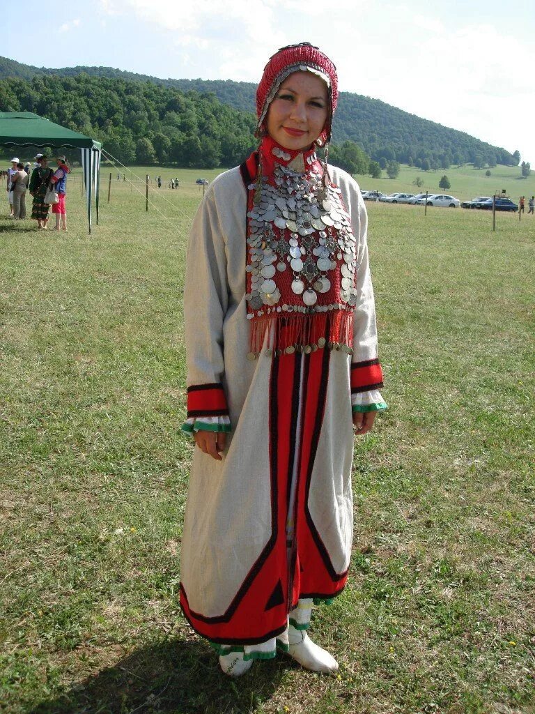 Костюмы башкирских девушек