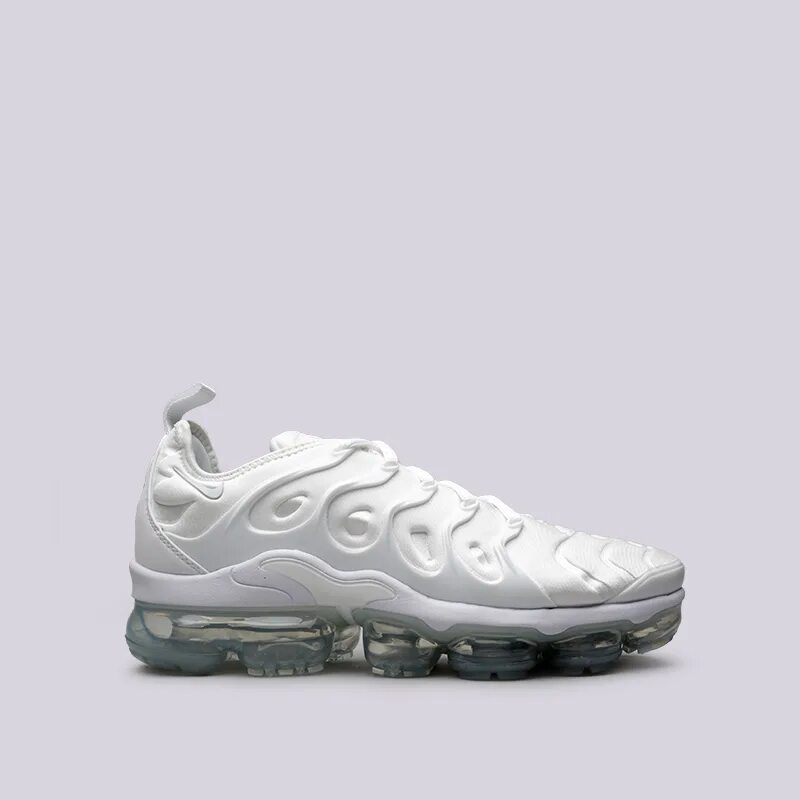 Найки на баллонах. Nike VAPORMAX Plus белые. Кроссовки найк АИР вапормакс. Nike Air VAPORMAX Plus белые. Кроссовки найк мужские белые Wapormax.