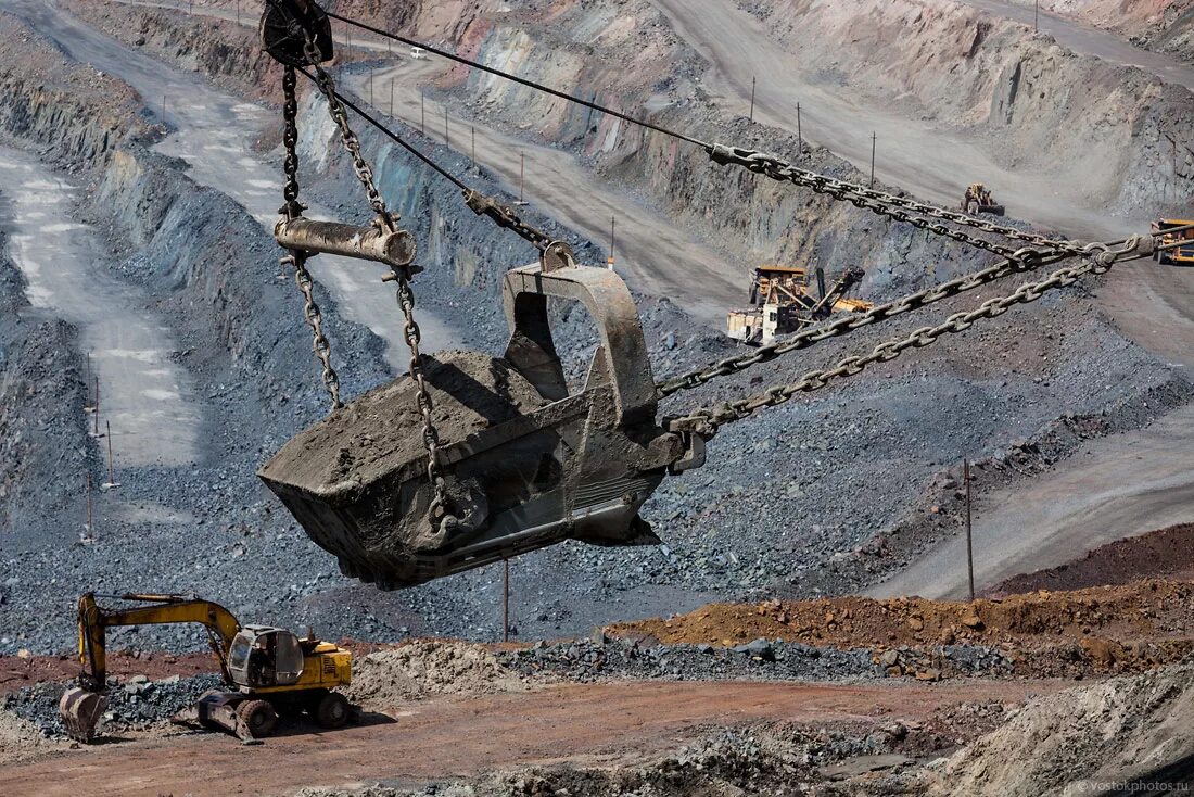 Рудная добыча. Люксембург добыча железной руды. Железорудный ГОК Курск. НЛМК добыча железной руды. ГОК железная руда.