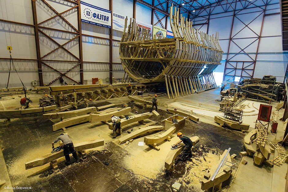 Корабль крейсер аврора в питере. Корабль полтава на параде вмф в санкт-петербурге. 1 корабль в санкт петербурге. Фрегат полтава в санкт-петербурге. Парусник в петербурге полтава.