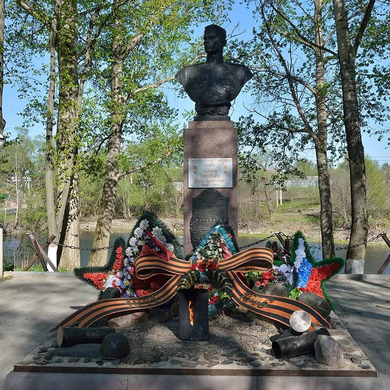 Одоев тульская область достопримечательности. Сквер героев одоев. мемориал памяти одоев. одоев тульская область. братская могила одоев.