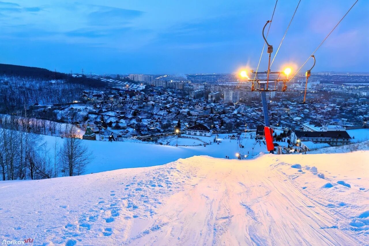 Гора вишневая горнолыжный комплекс. Гора вишневая горнолыжный комплекс. Вишневая гора вишневогорск горнолыжка. Вишнёвая гора саратов горнолыжка. Вишнёвая гора саратов горнолыжная трасса.