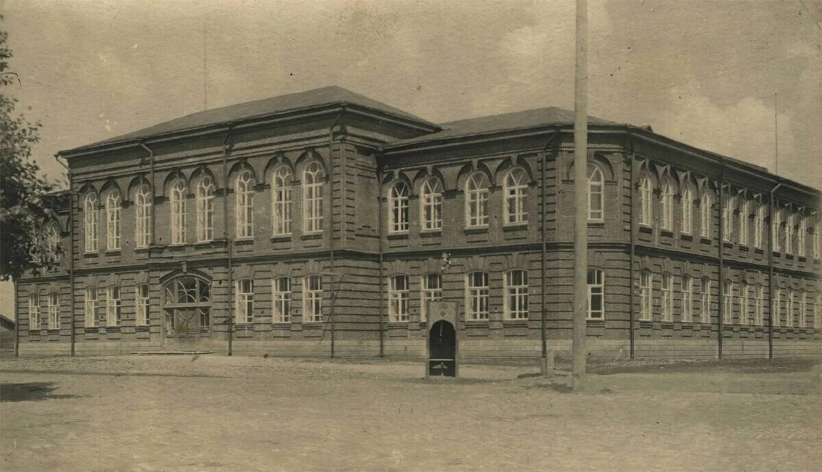 Уфимская Мариинская женская гимназия. Факультет Романо-германской филологии БАШГУ Уфа. Вторая женская гимназия Уфа. Уфимская гимназия 19 век. История гимназия 2