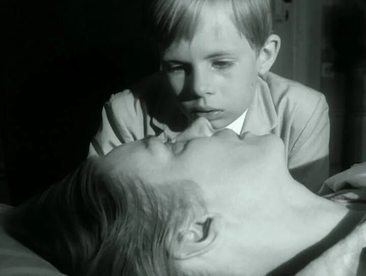 Сначала мы молчим потому. Не обижайте матерей цитаты. Молчание сыновей. Иисус молится. Молчание сыновей.